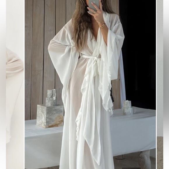 Hannah Robe Ivory - Picture 10 of 10